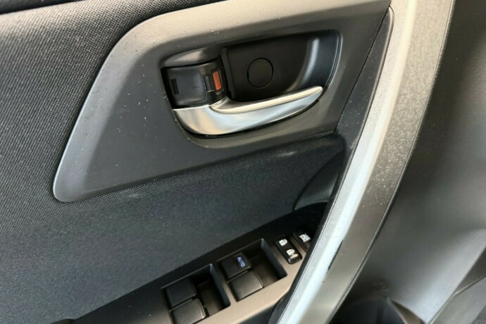 toyota-auris-elektrisitetbensin-2014-big-27