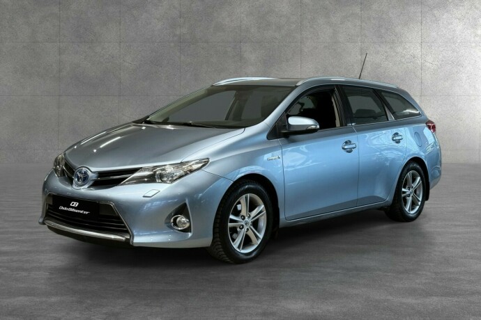 toyota-auris-elektrisitetbensin-2014-big-2