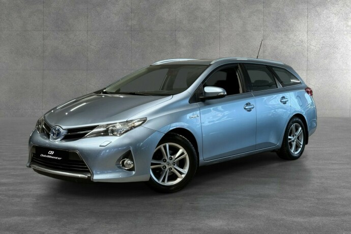 toyota-auris-elektrisitetbensin-2014-big-3