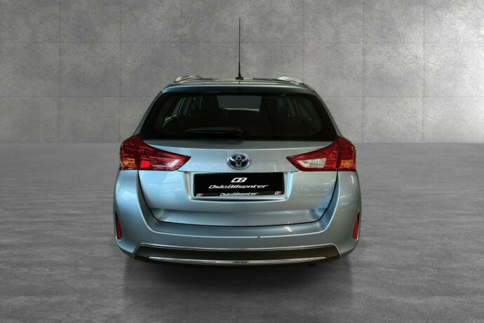 toyota-auris-elektrisitetbensin-2014-big-7