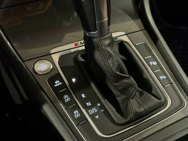 volkswagen-golf-diesel-2015-big-27