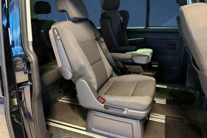 volkswagen-multivan-diesel-2011-big-13