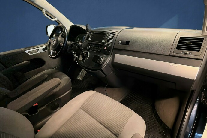 volkswagen-multivan-diesel-2011-big-11