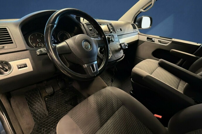 volkswagen-multivan-diesel-2011-big-9