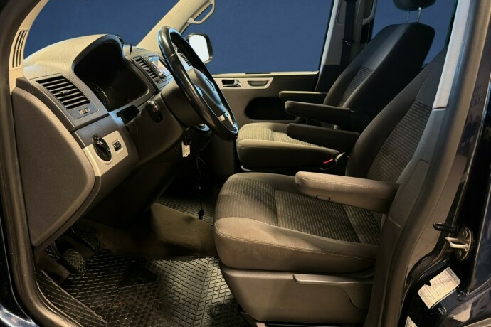 volkswagen-multivan-diesel-2011-big-10