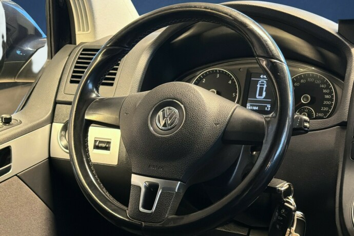 volkswagen-multivan-diesel-2011-big-16