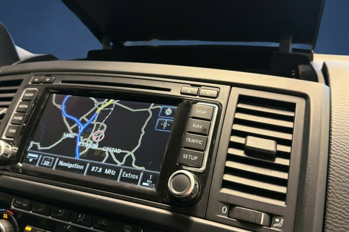 volkswagen-multivan-diesel-2011-big-17