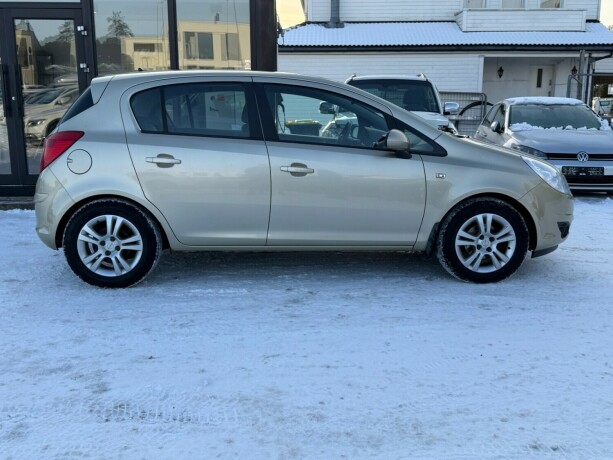 opel-corsa-bensin-2010-big-3