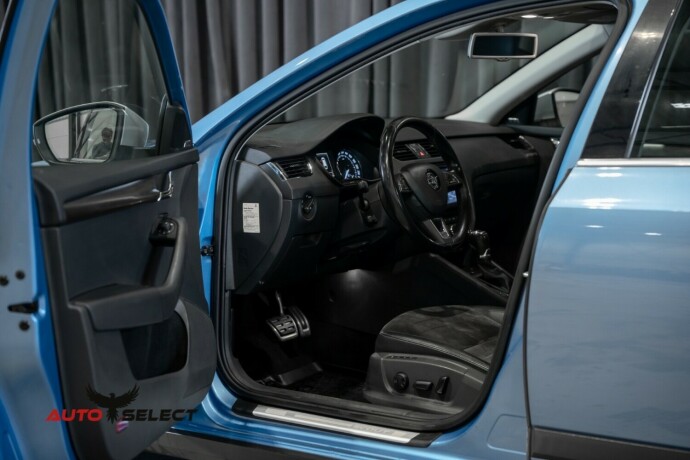 skoda-octavia-scout-diesel-2015-big-20