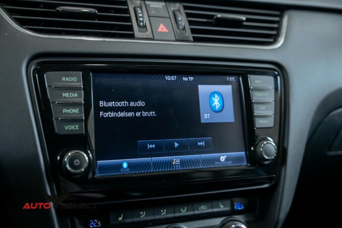 skoda-octavia-scout-diesel-2015-big-38