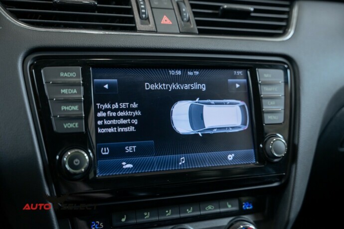 skoda-octavia-scout-diesel-2015-big-41