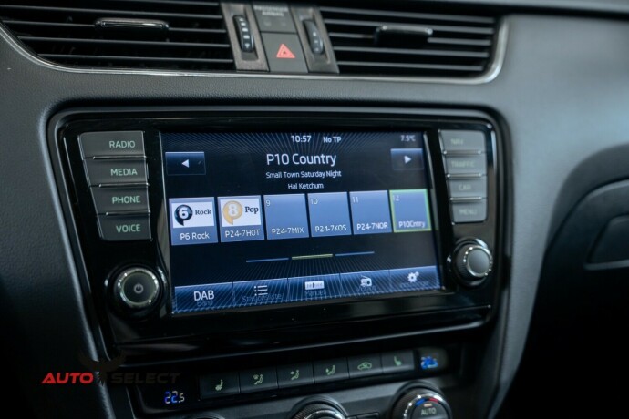 skoda-octavia-scout-diesel-2015-big-37