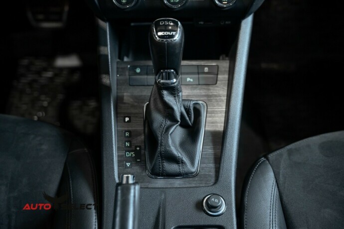 skoda-octavia-scout-diesel-2015-big-36