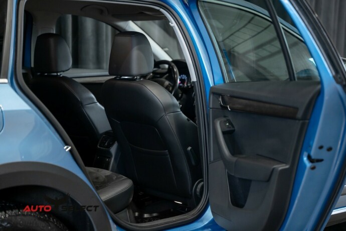 skoda-octavia-scout-diesel-2015-big-13