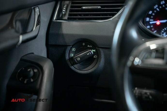 skoda-octavia-scout-diesel-2015-big-28