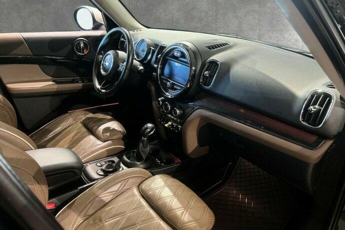 mini-countryman-elektrisitetbensin-2017-big-15