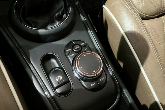 mini-countryman-elektrisitetbensin-2017-big-22