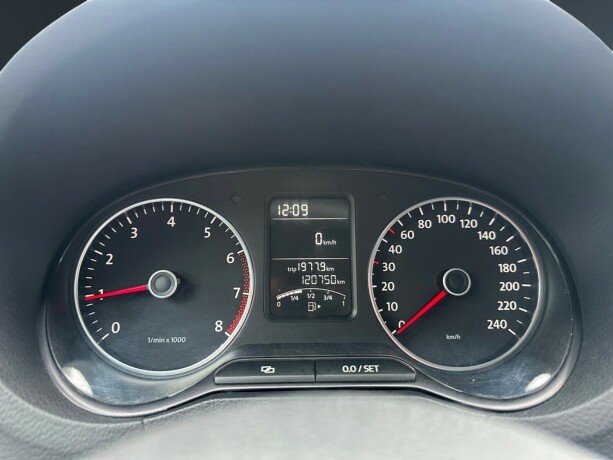 volkswagen-polo-bensin-2013-big-27