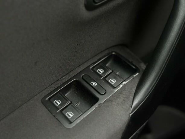 volkswagen-polo-bensin-2013-big-24