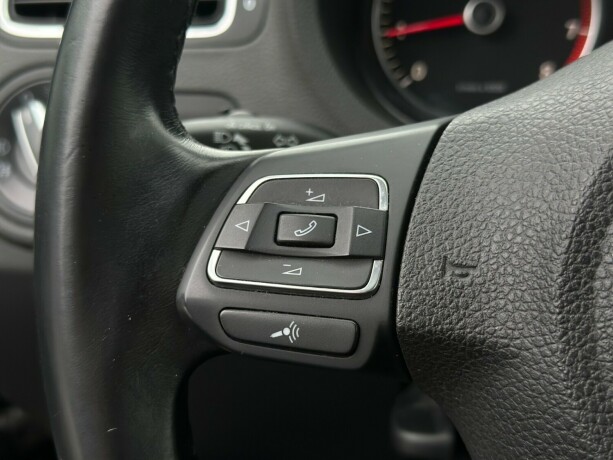 volkswagen-polo-bensin-2013-big-15