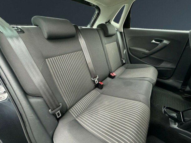 volkswagen-polo-bensin-2013-big-13