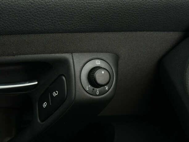 volkswagen-polo-bensin-2013-big-25