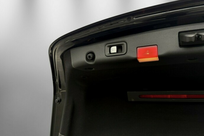 mercedes-benz-e-klasse-plug-in-petrol-2018-big-12