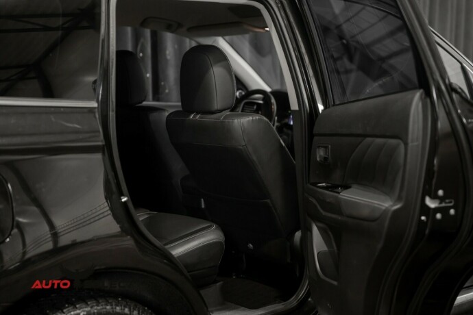 mitsubishi-outlander-elektrisitetbensin-2018-big-12