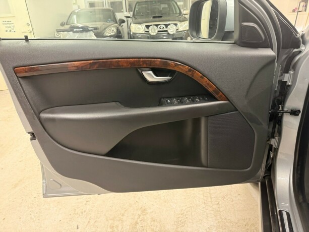 volvo-xc-70-diesel-2010-big-20