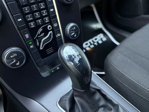 volvo-v40-cross-country-diesel-2014-big-20