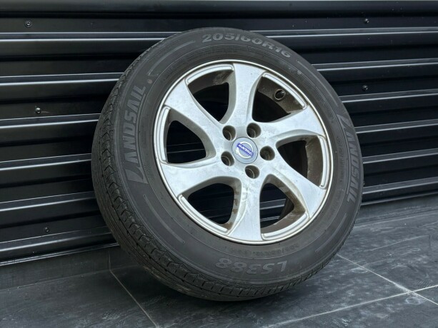 volvo-v40-cross-country-diesel-2014-big-25