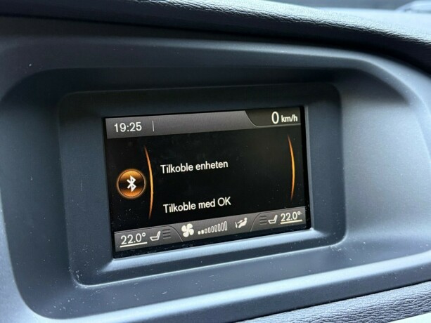 volvo-v40-cross-country-diesel-2014-big-14