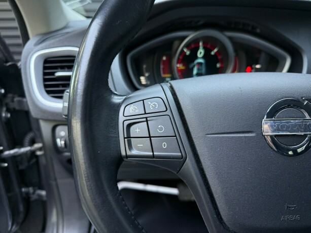 volvo-v40-cross-country-diesel-2014-big-10