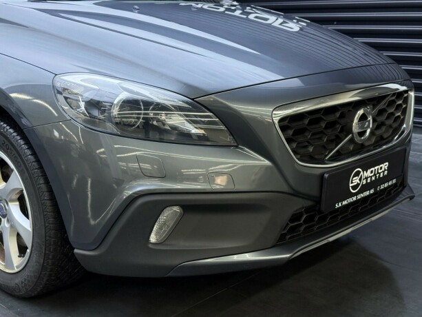 volvo-v40-cross-country-diesel-2014-big-2