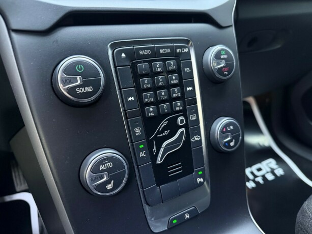 volvo-v40-cross-country-diesel-2014-big-19