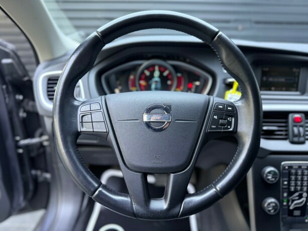 volvo-v40-cross-country-diesel-2014-big-9