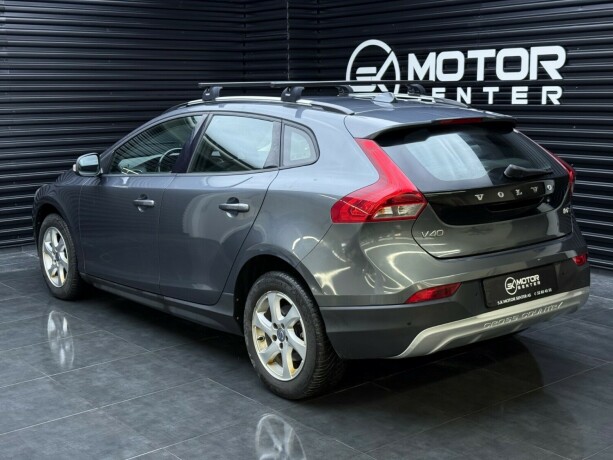 volvo-v40-cross-country-diesel-2014-big-1