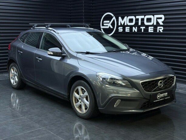 volvo-v40-cross-country-diesel-2014-big-0