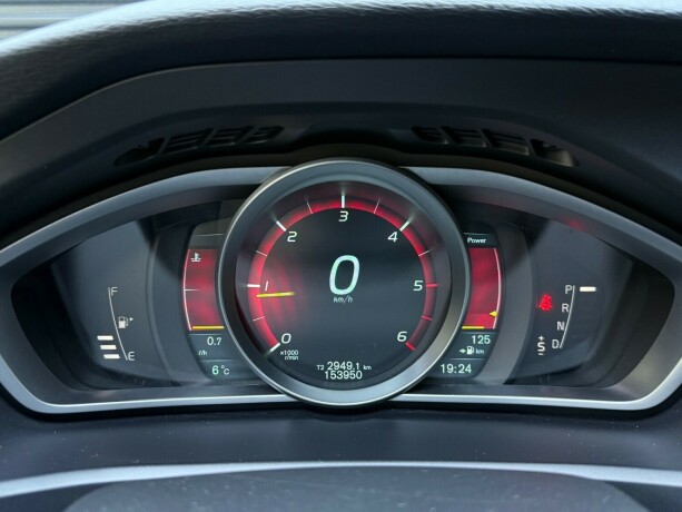 volvo-v40-cross-country-diesel-2014-big-12