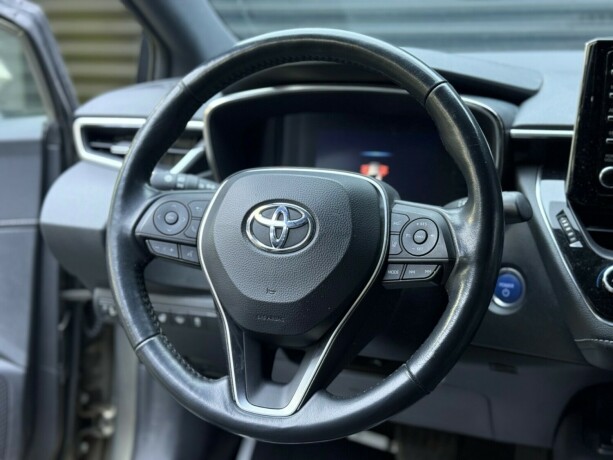 toyota-corolla-elektrisitetbensin-2022-big-12