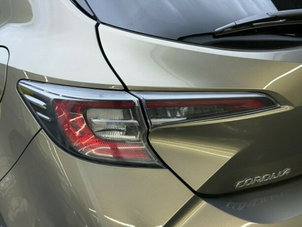 toyota-corolla-elektrisitetbensin-2022-big-6