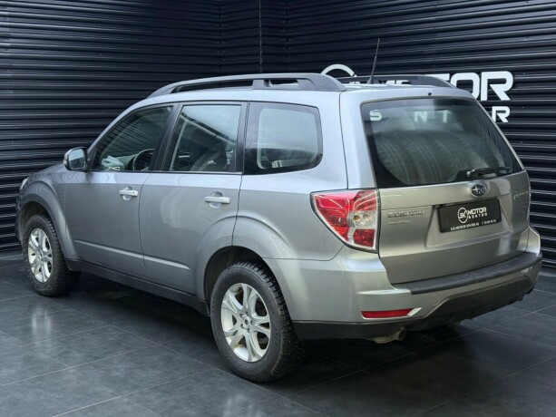 subaru-forester-bensin-2011-big-1