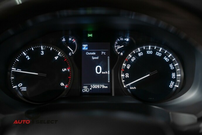 toyota-land-cruiser-diesel-2019-big-34