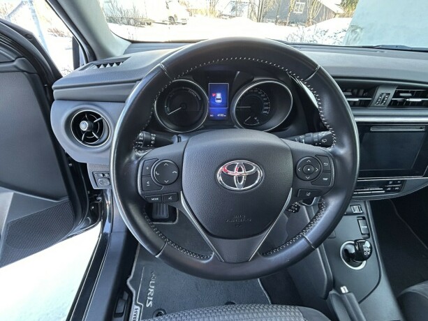 toyota-auris-elektrisitetbensin-2018-big-16