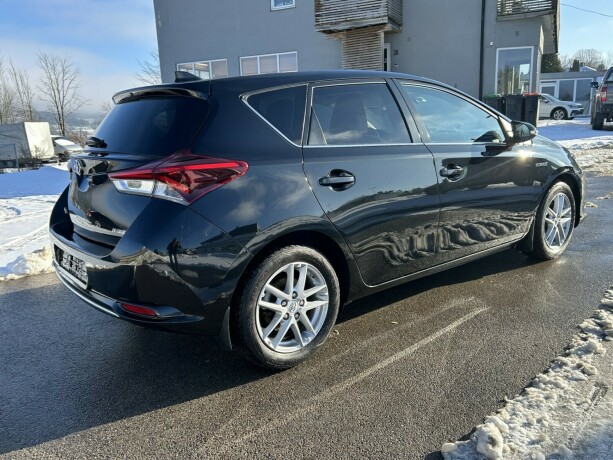 toyota-auris-elektrisitetbensin-2018-big-6