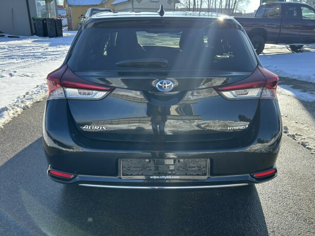 toyota-auris-elektrisitetbensin-2018-big-5