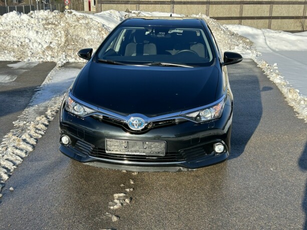 toyota-auris-elektrisitetbensin-2018-big-1