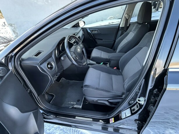 toyota-auris-elektrisitetbensin-2018-big-15