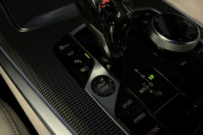 bmw-x5-plug-in-petrol-2020-big-44