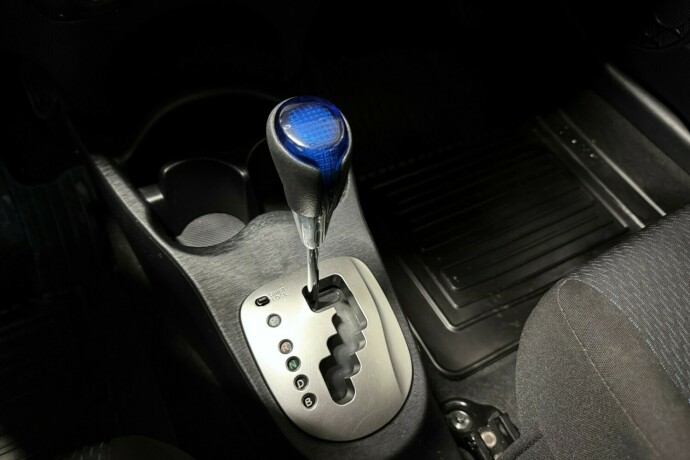 toyota-yaris-bensin-2014-big-19